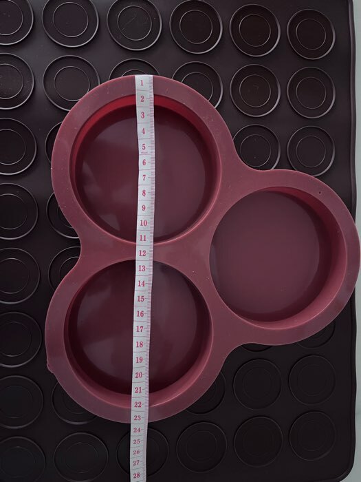 Фотография покупателя товара Форма для выпечки Доляна «Круг», силикон. 23×19,5 см, 3 ячейки (d=10 см), цвет МИКС - Фото 1