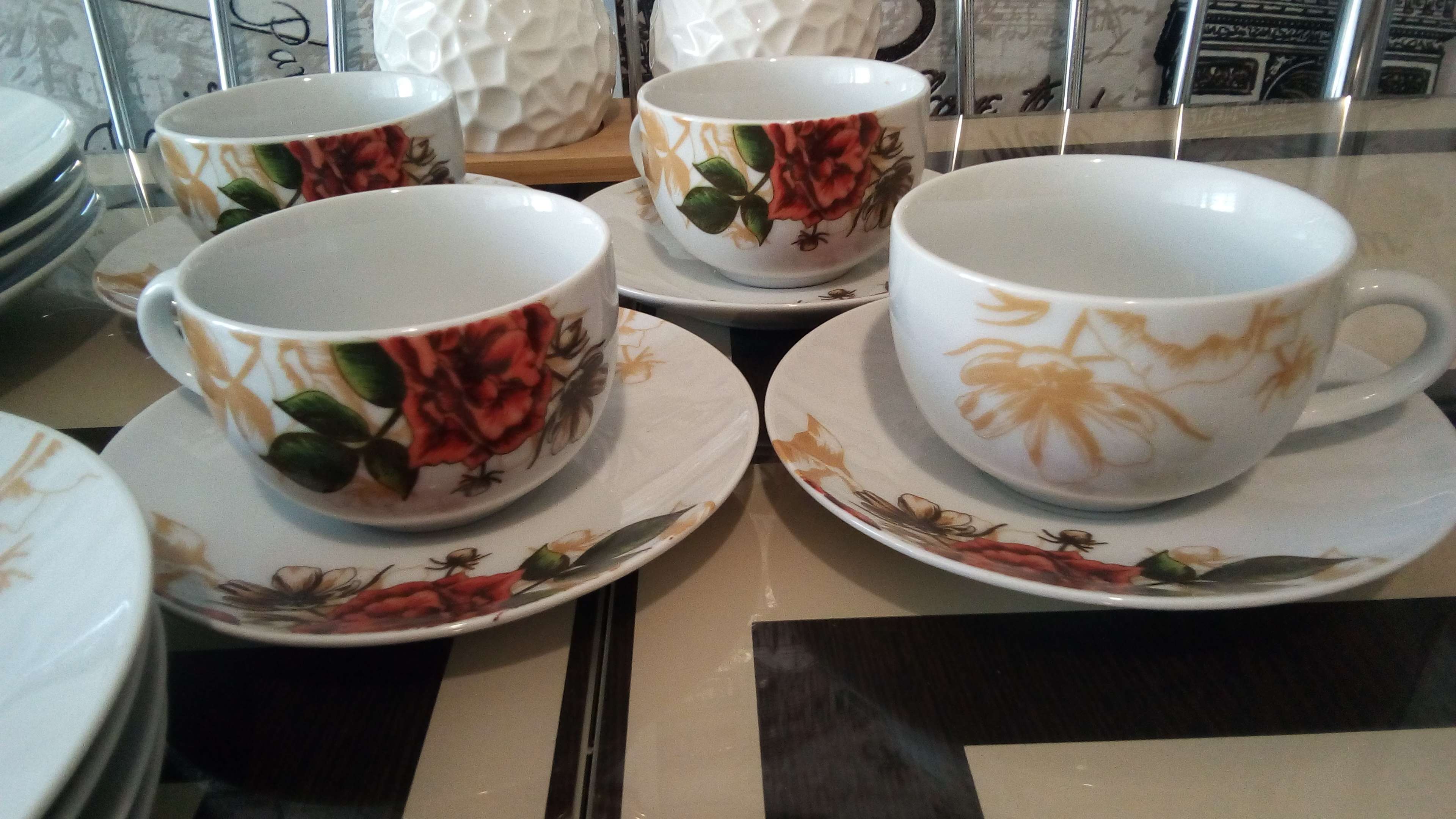 Фотография покупателя товара Набор столовый Доляна «Красный цветок», 20 предметов: 4 тарелки 20 см, 4 тарелки 20 см, 4 тарелки 26 см, 4 чашки 180 мл, 4 блюдца - Фото 2