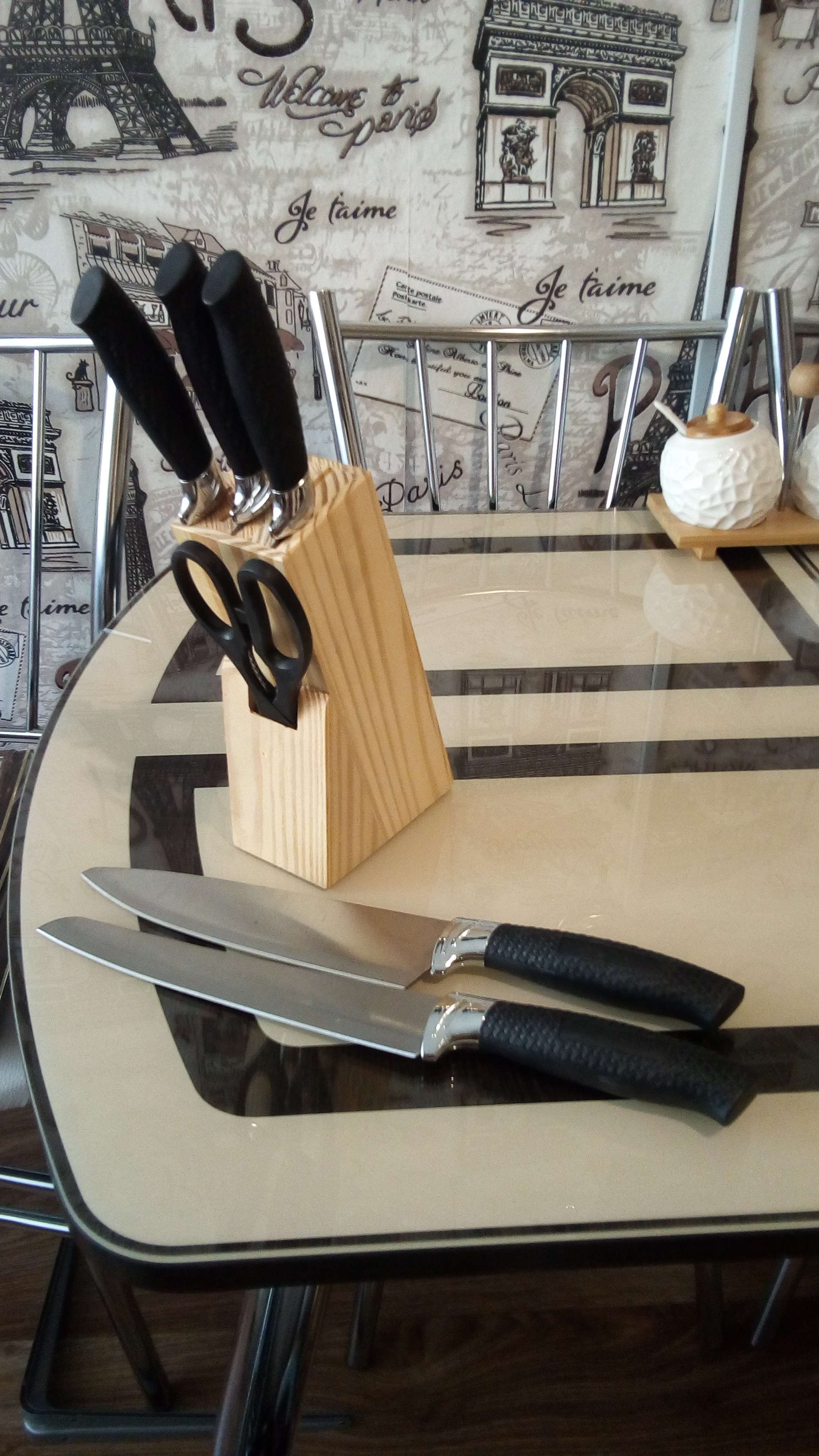 Фотография покупателя товара Набор ножей кухонных на подставке, 6 предметов: 5 ножей 8,5 см, 12 см, 12 см, 19,7 см, 19 см, ножницы, цвет чёрный - Фото 1