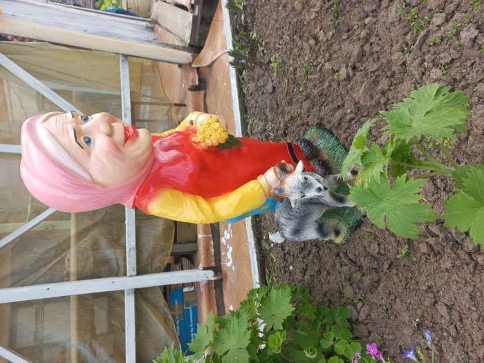 Фотография покупателя товара Садовая фигура "Бабка с козой" 14х33х60см - Фото 2