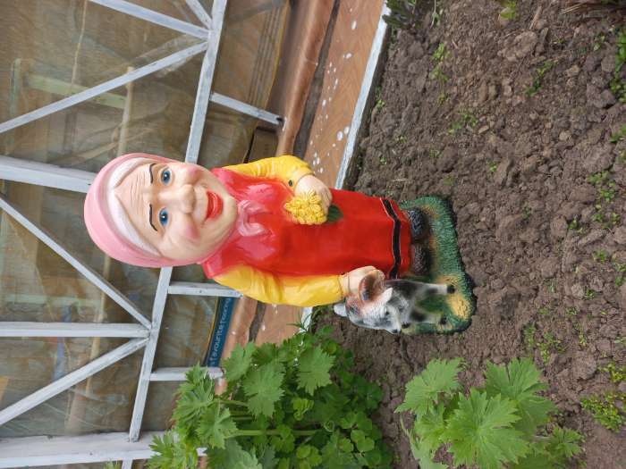 Фотография покупателя товара Садовая фигура "Бабка с козой" 14х33х60см - Фото 4