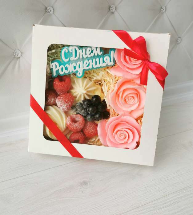 Фотография покупателя товара Коробка складная, с окном, белая, 15 х 15 х 4 см - Фото 4