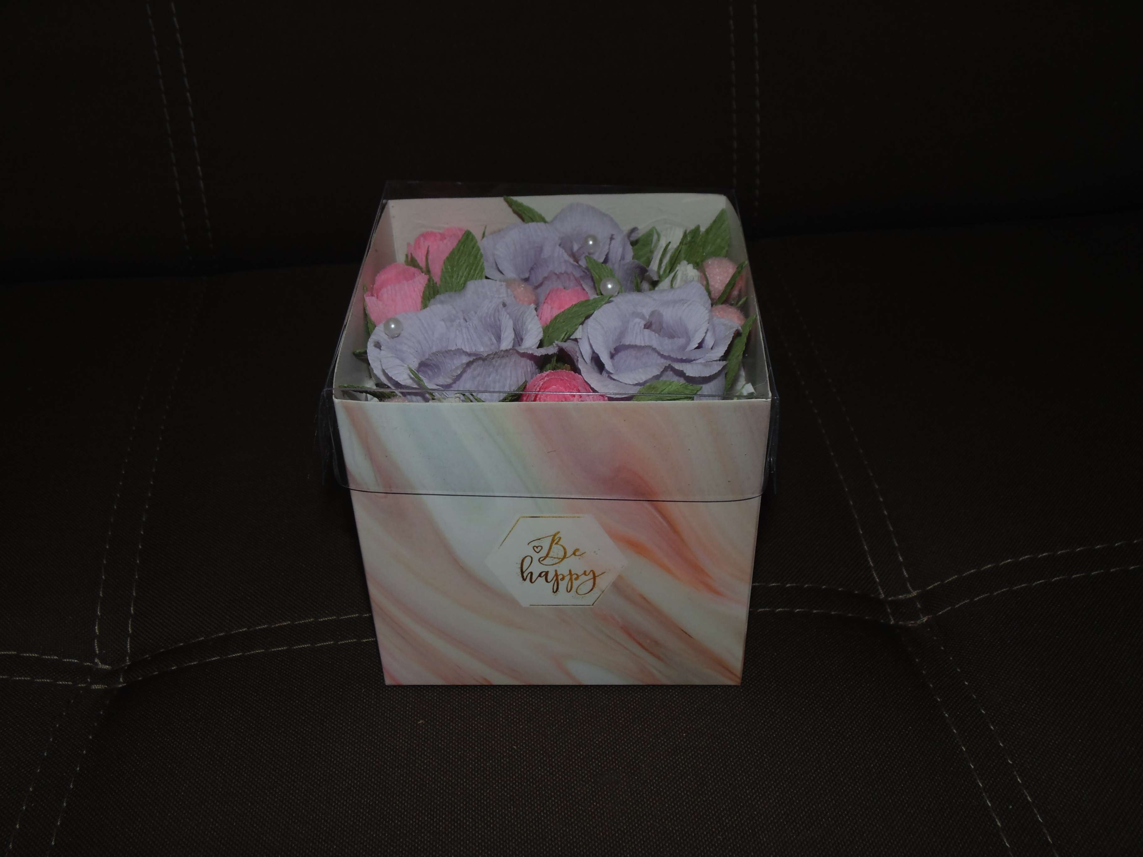 Фотография покупателя товара Коробка для цветов с PVC крышкой «Be happy», 12 х 12 х 12 см - Фото 2