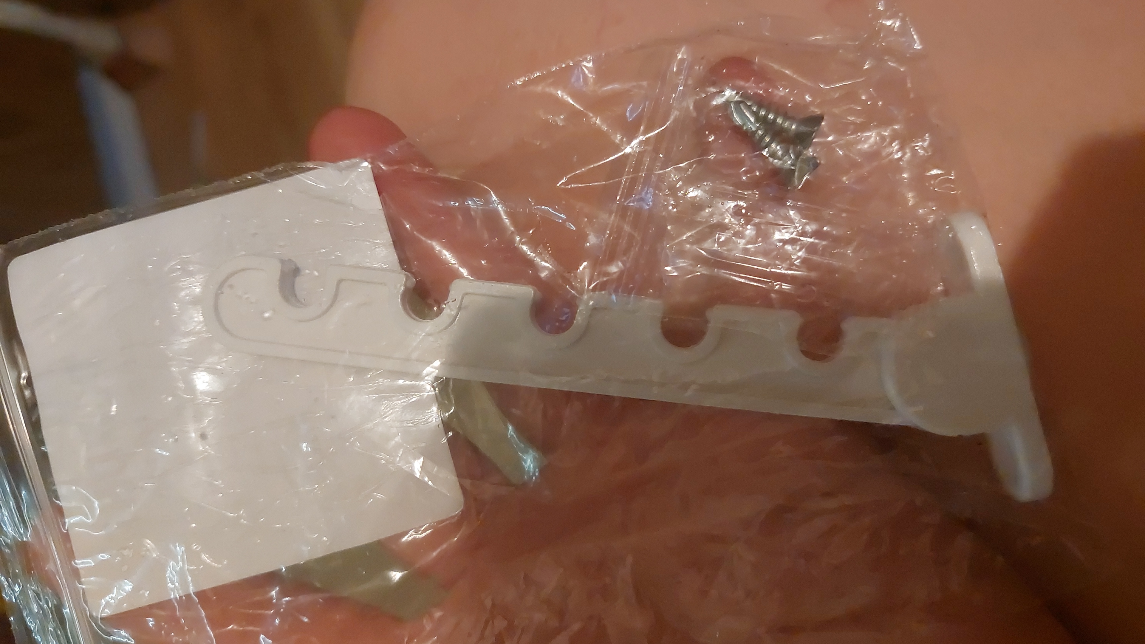 Фотография покупателя товара Ограничитель открывания пластиковый, с металлическим оцинкованным держателем, белый