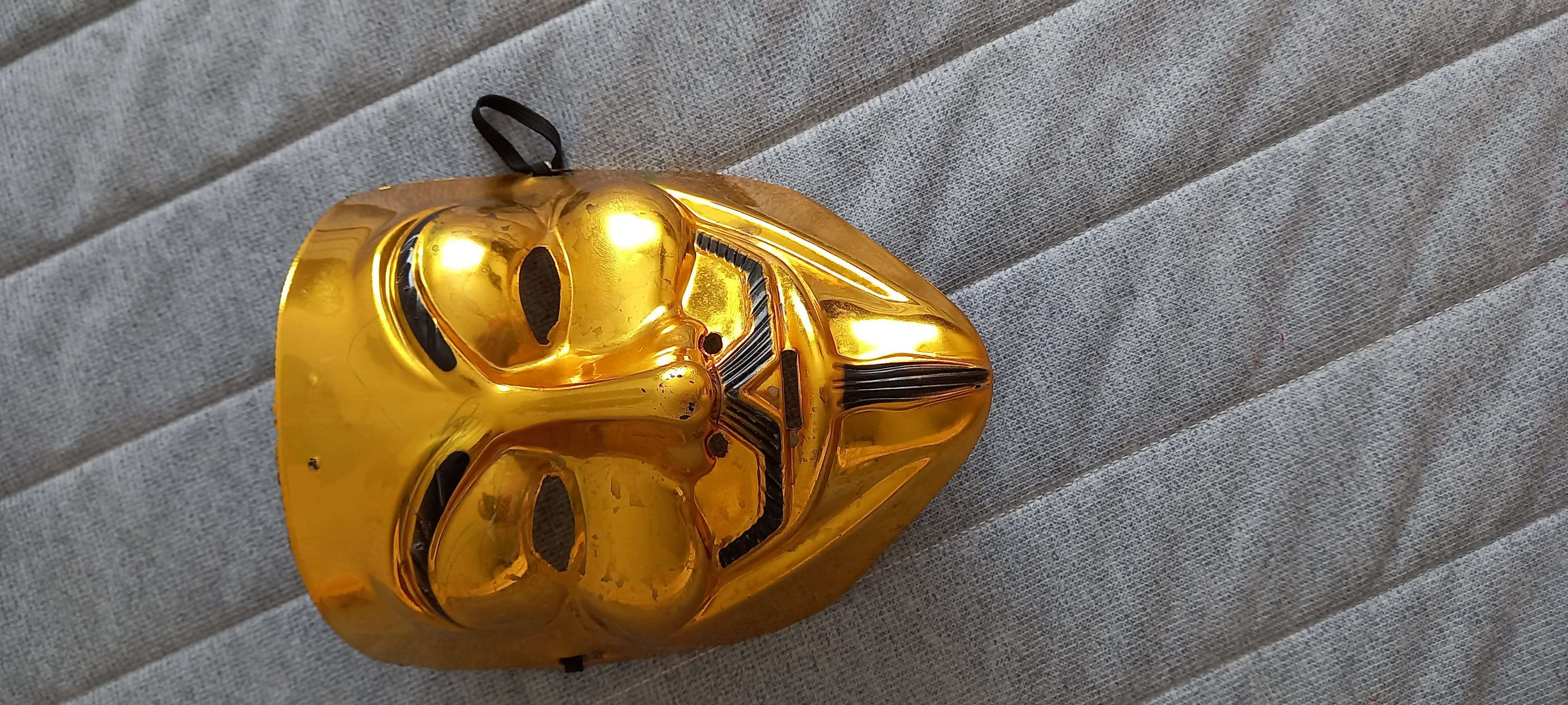 Фотография покупателя товара Карнавальная маска «Гай Фокс», цвет золото