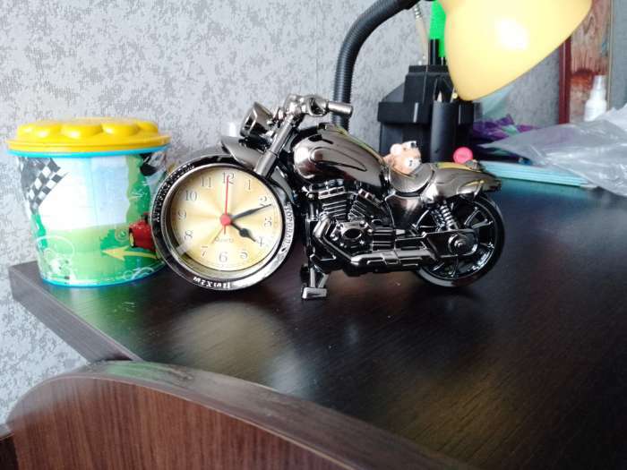 Фотография покупателя товара Часы - будильник настольные "Мотоцикл", дискретный ход, циферблат d-6.5 см, 22 х 12 см, АА - Фото 3