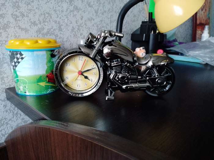 Фотография покупателя товара Часы - будильник настольные "Мотоцикл", дискретный ход, циферблат d-6.5 см, 22 х 12 см, АА