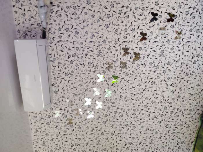 Фотография покупателя товара Наклейки интерьерные "Бабочки", зеркальные, декор на стену, набор 20 шт, шт 7.5 х 9 см - Фото 4