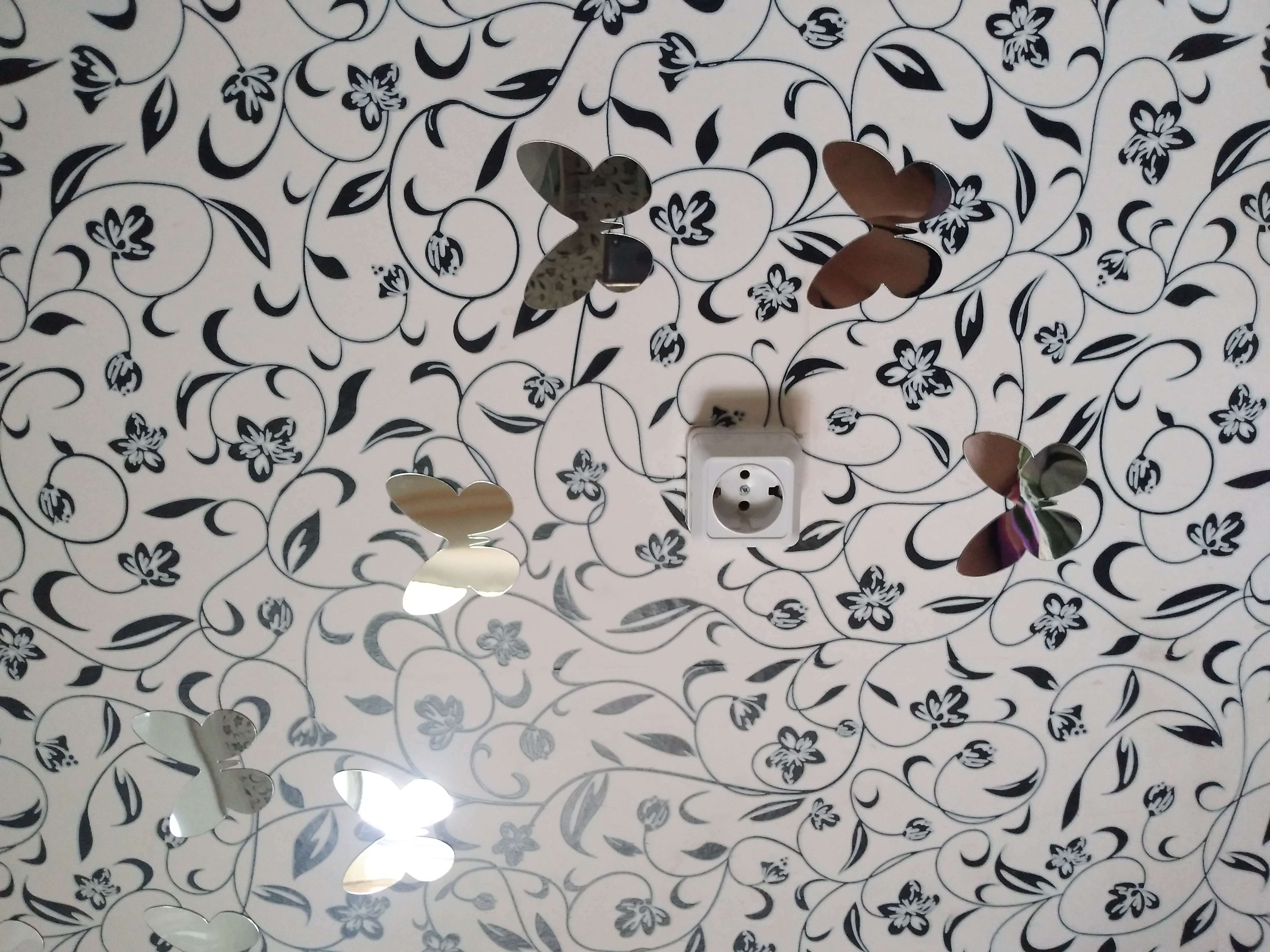 Фотография покупателя товара Наклейки интерьерные "Бабочки", зеркальные, декор на стену, набор 20 шт, шт 7.5 х 9 см