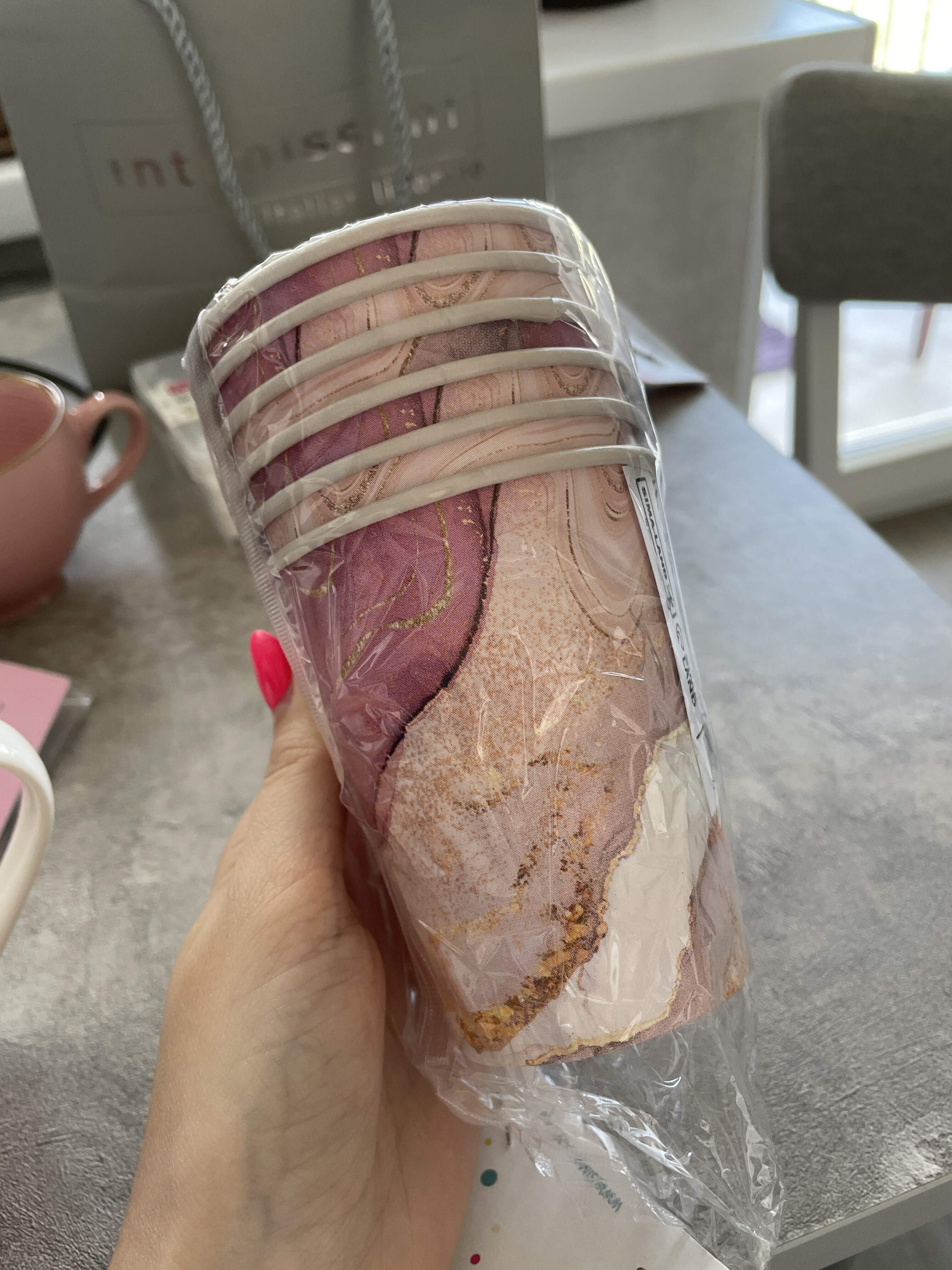 Фотография покупателя товара Стакан одноразовый бумажный «Розовый мрамор», набор 6 шт., 250 мл - Фото 2