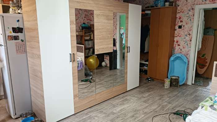 Фотография покупателя товара Шкаф 5-ти дверный с зеркалами Горизонт, 2500х570х2072, Дуб сонома/Белый