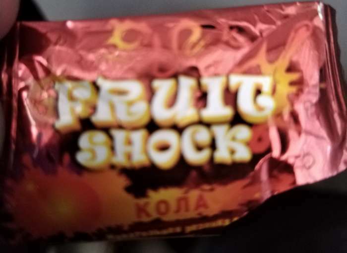 Фотография покупателя товара Жевательная резинка Fruit Shock с начинкой кола, 4 г