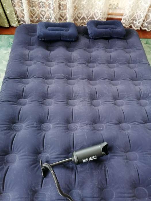 Фотография покупателя товара Матрас надувной Pavillo, 203 х 152 х 22 см, ручной насос, 2 подушки, 67374 Bestway - Фото 3