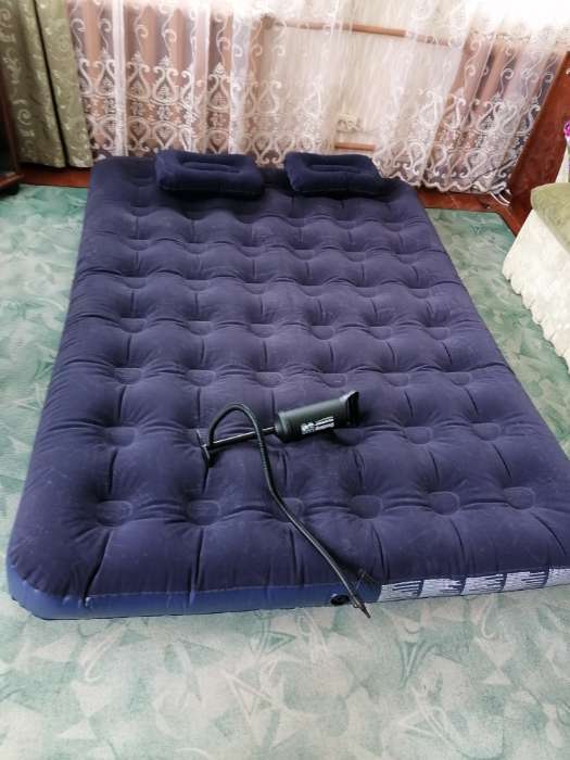 Фотография покупателя товара Матрас надувной Pavillo, 203 х 152 х 22 см, ручной насос, 2 подушки, 67374 Bestway - Фото 2