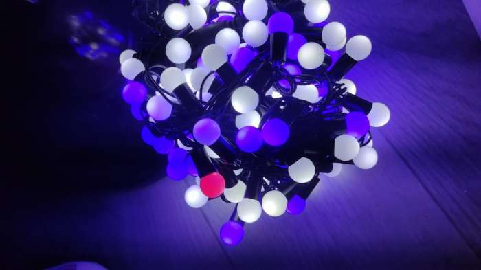 Фотография покупателя товара Гирлянда «Нить» 20 м с насадками «Шарики 1.5 см», IP44, тёмная нить, 200 LED, свечение бело-синее, мигание, 220 В, УЦЕНКА - Фото 29