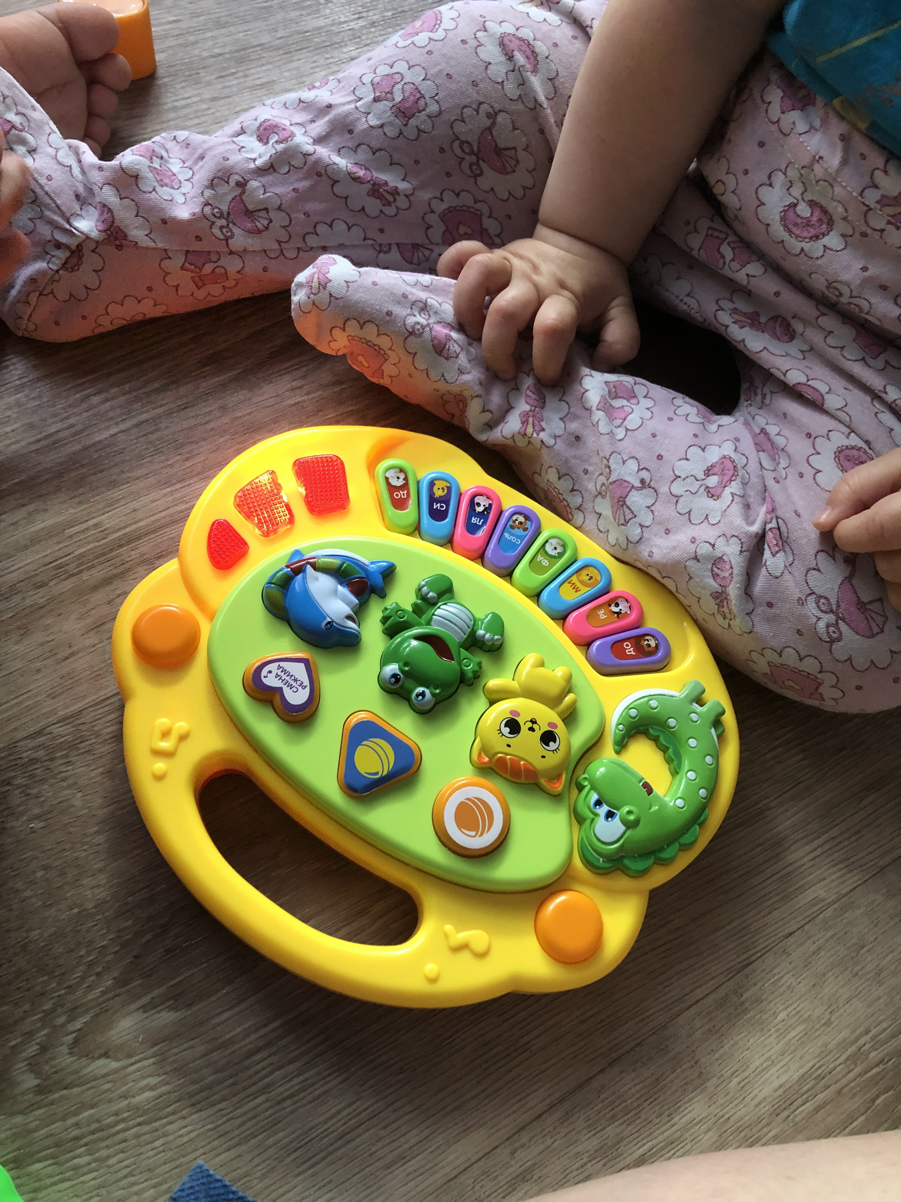 Фотография покупателя товара Музыкальная игрушка-пианино «Весёлые зверята-1», световые эффекты, 7 режимов, 30 звуков, цвета МИКС