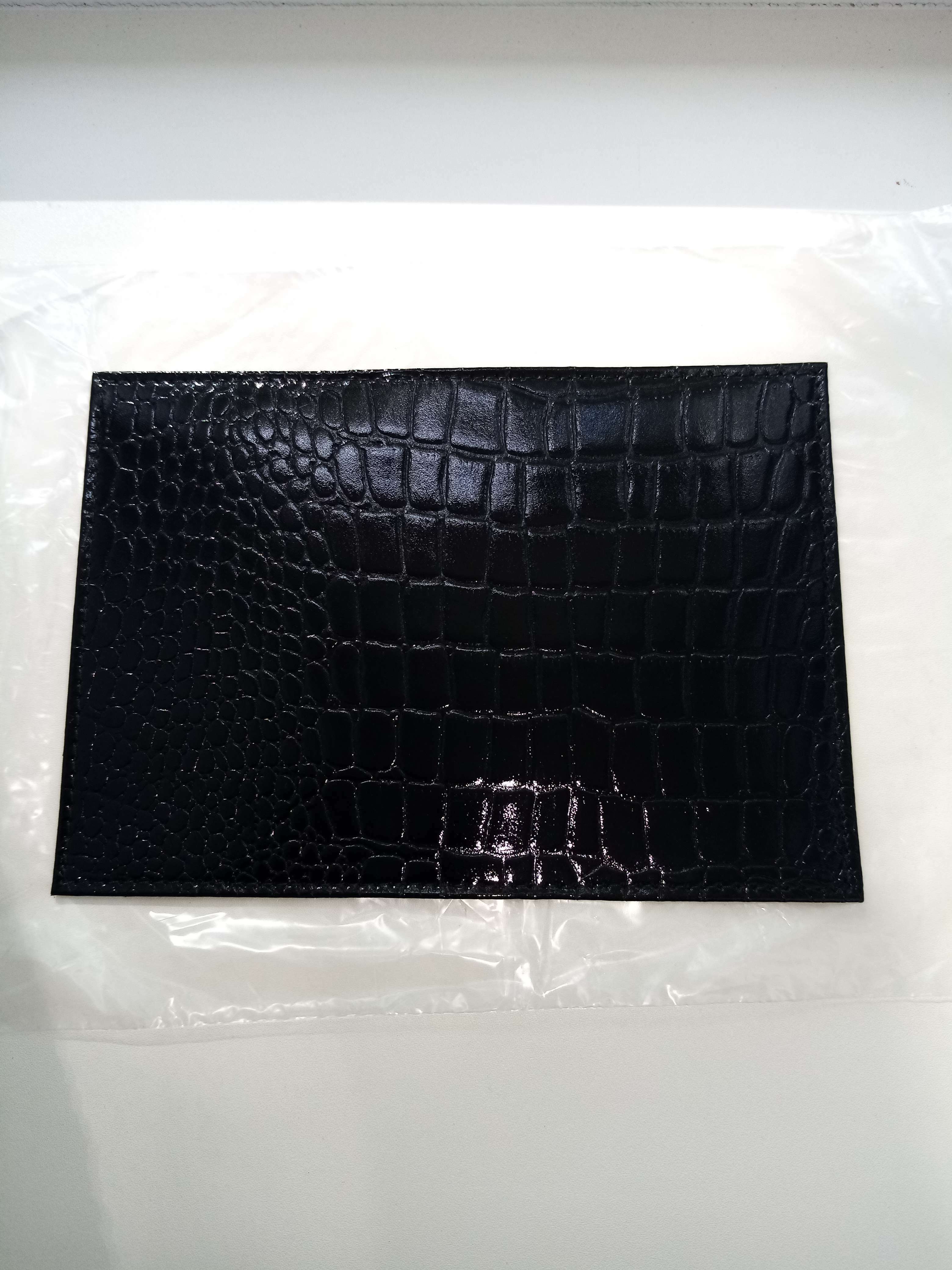Фотография покупателя товара Обложка для паспорта, крокодил, цвет чёрный - Фото 5