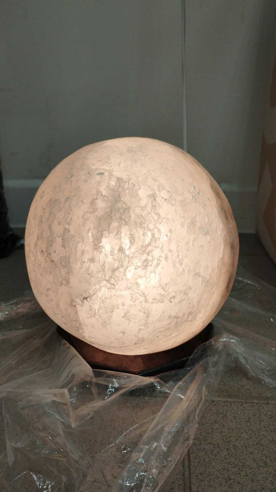 Фотография покупателя товара Соляная лампа "Шар большой", цельный кристалл, 19 см, 6-7 кг - Фото 1