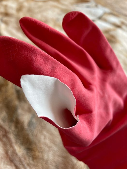 Фотография покупателя товара Перчатки хозяйственные резиновые Доляна, размер S, защитные, суперпрочные, 50 гр, цвет МИКС - Фото 4