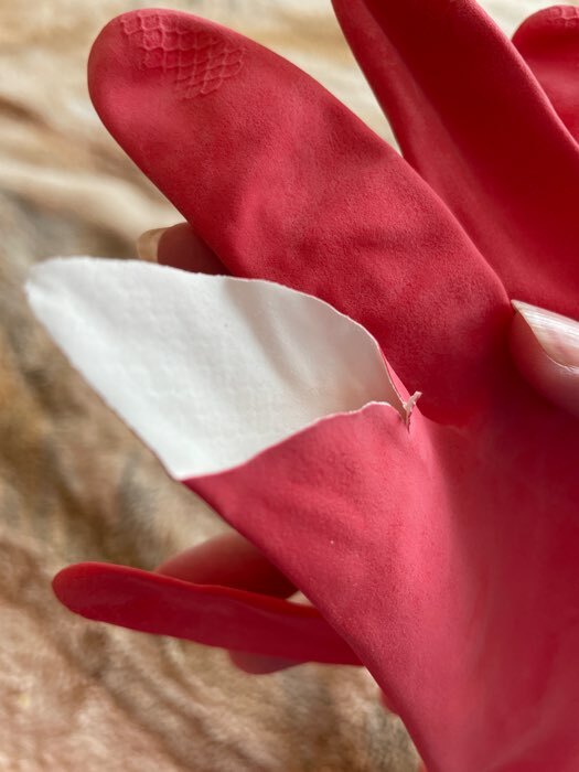 Фотография покупателя товара Перчатки хозяйственные резиновые Доляна, размер S, защитные, суперпрочные, 50 гр, цвет МИКС - Фото 3