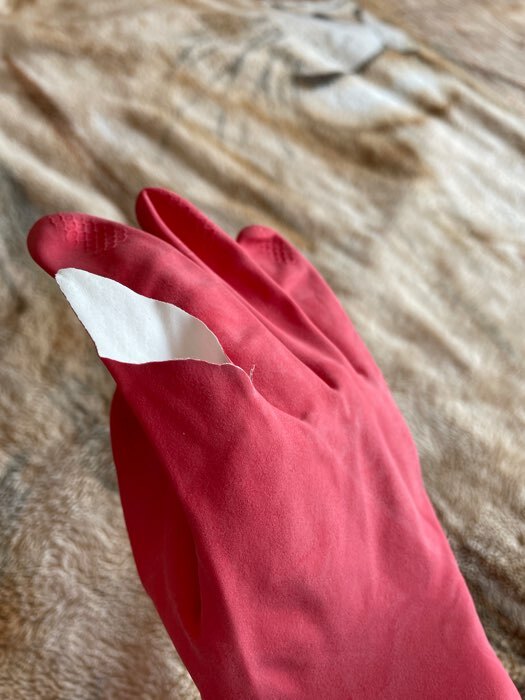 Фотография покупателя товара Перчатки хозяйственные резиновые Доляна, размер S, защитные, суперпрочные, 50 гр, цвет МИКС - Фото 2