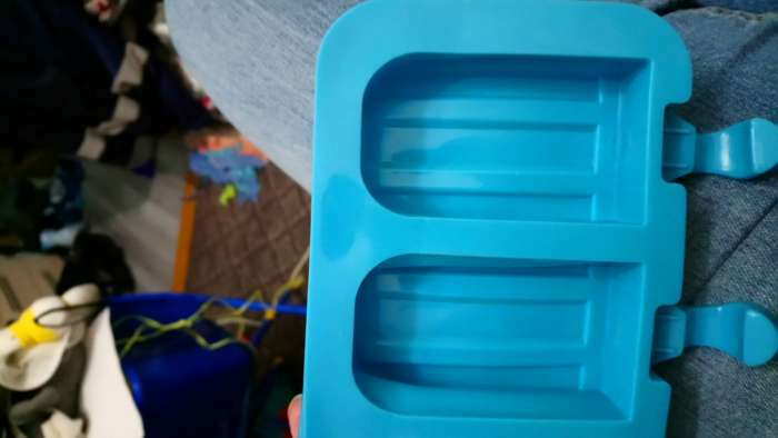 Фотография покупателя товара Форма для мороженого «Эскимо макси», силикон, 19,5×14,5×2,5 см, 3 ячейки (8,2×4,6 см), цвет МИКС - Фото 9