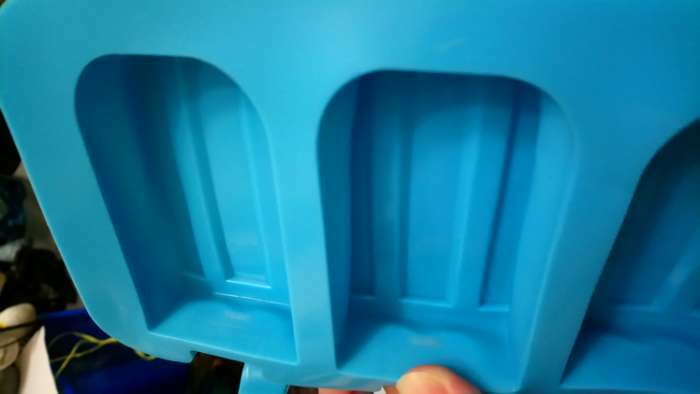Фотография покупателя товара Форма для мороженого «Эскимо макси», силикон, 19,5×14,5×2,5 см, 3 ячейки (8,2×4,6 см), цвет МИКС - Фото 8