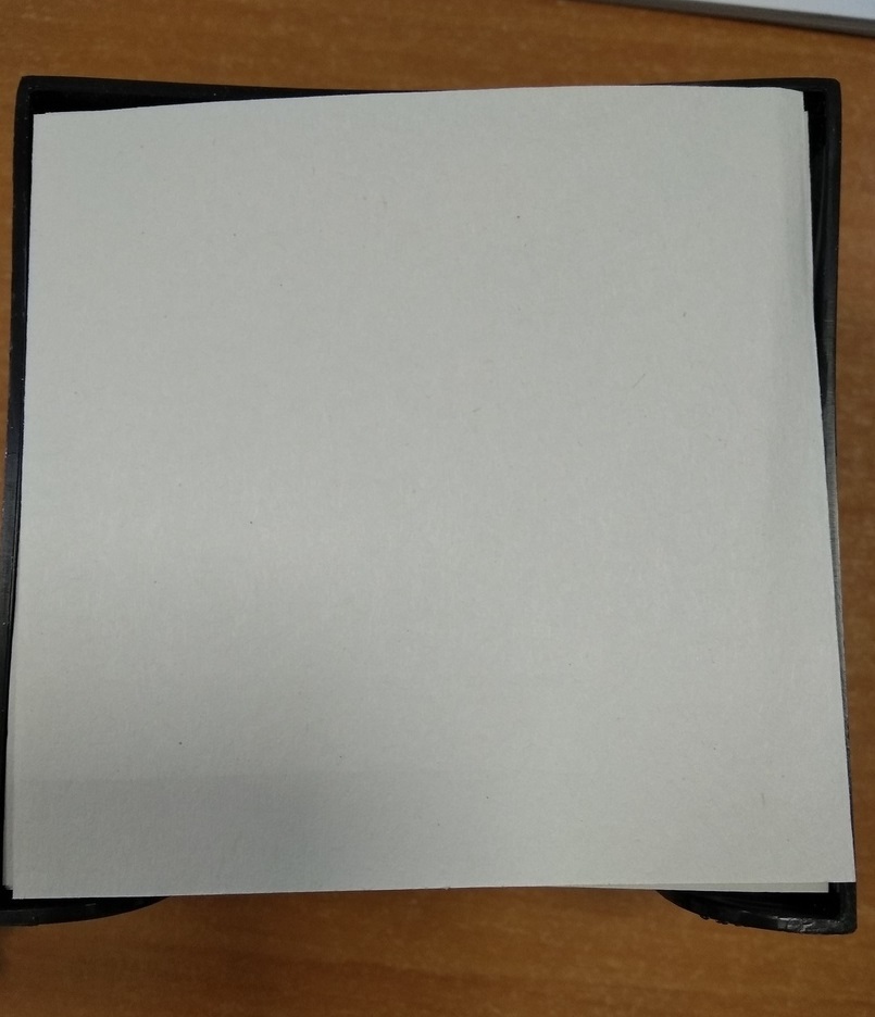 Фотография покупателя товара Блок бумаги для записей Стамм "Офис", 8 x 8 x 4 см, в пластиковом боксе, 60 г/м², МИКС