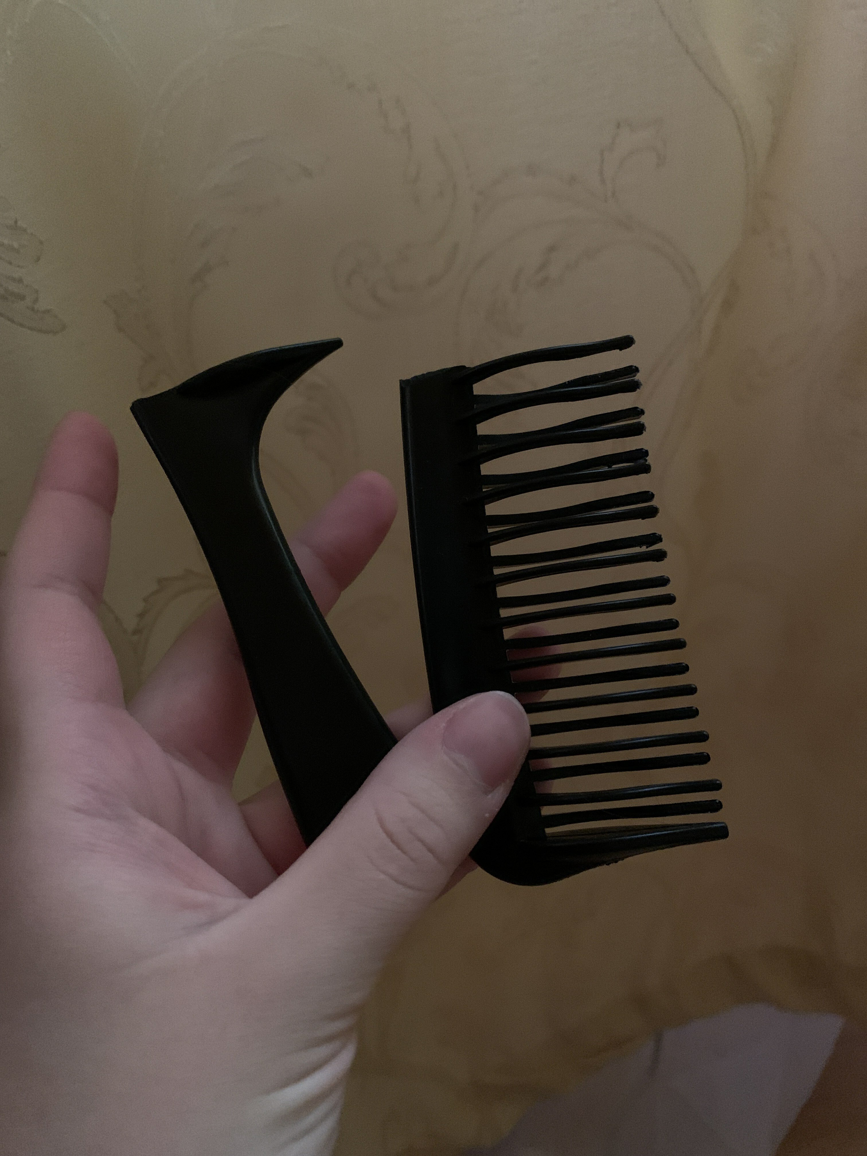 Фотография покупателя товара Расчёска двухрядная, 21 × 4,5 см, цвет чёрный - Фото 7