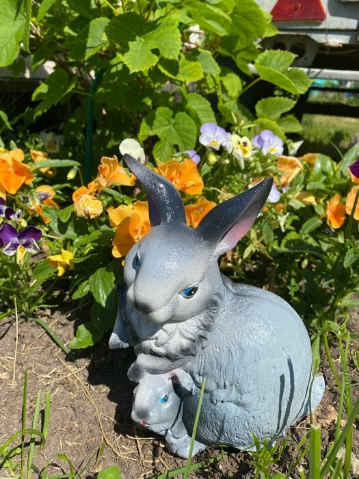 Фотография покупателя товара Садовая фигура "Зайчиха с зайчонком", белый цвет, 30 см - Фото 2