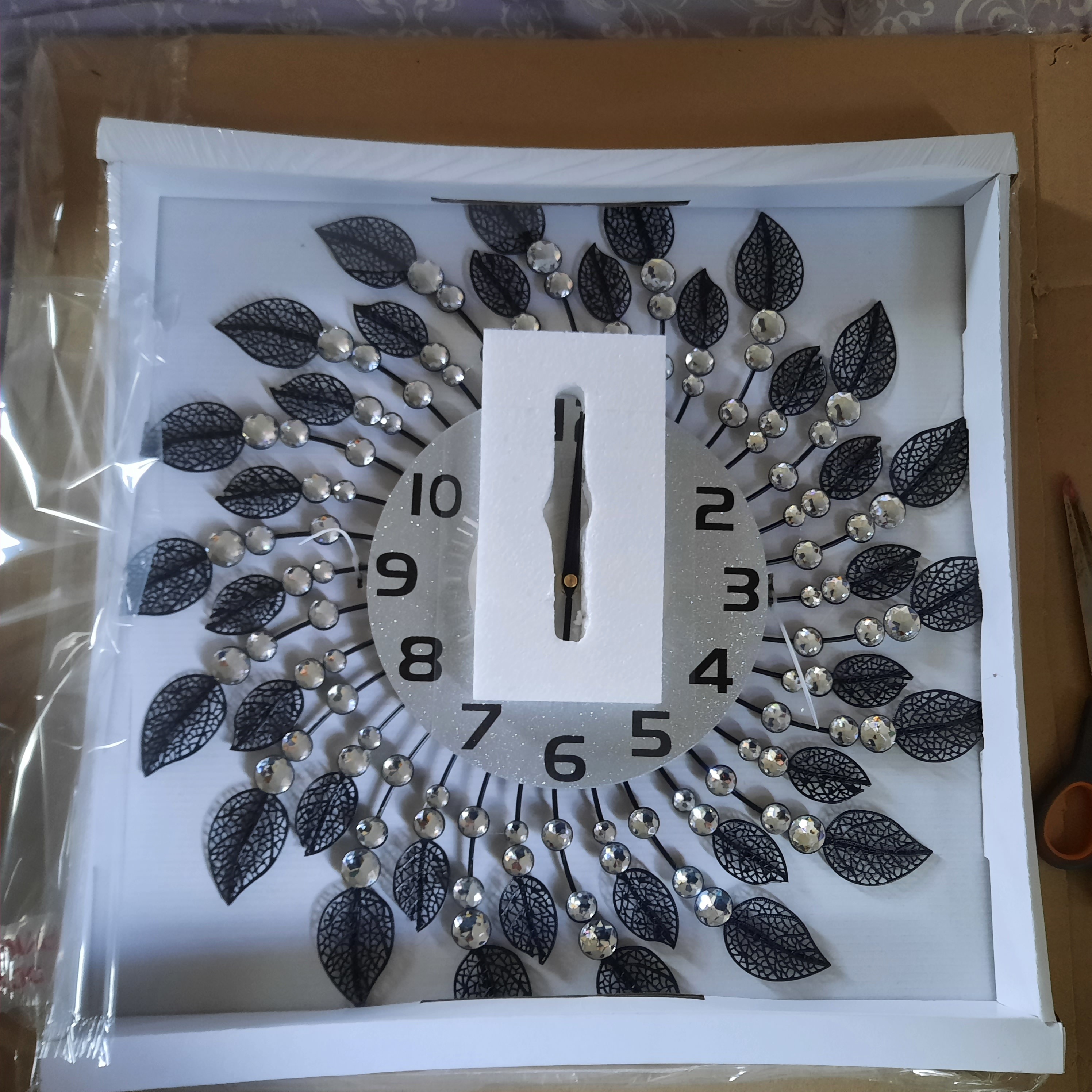 Фотография покупателя товара Часы настенные «Кастелла», серия: Ажур, плавный ход, 50×50 см, d=22 см - Фото 1