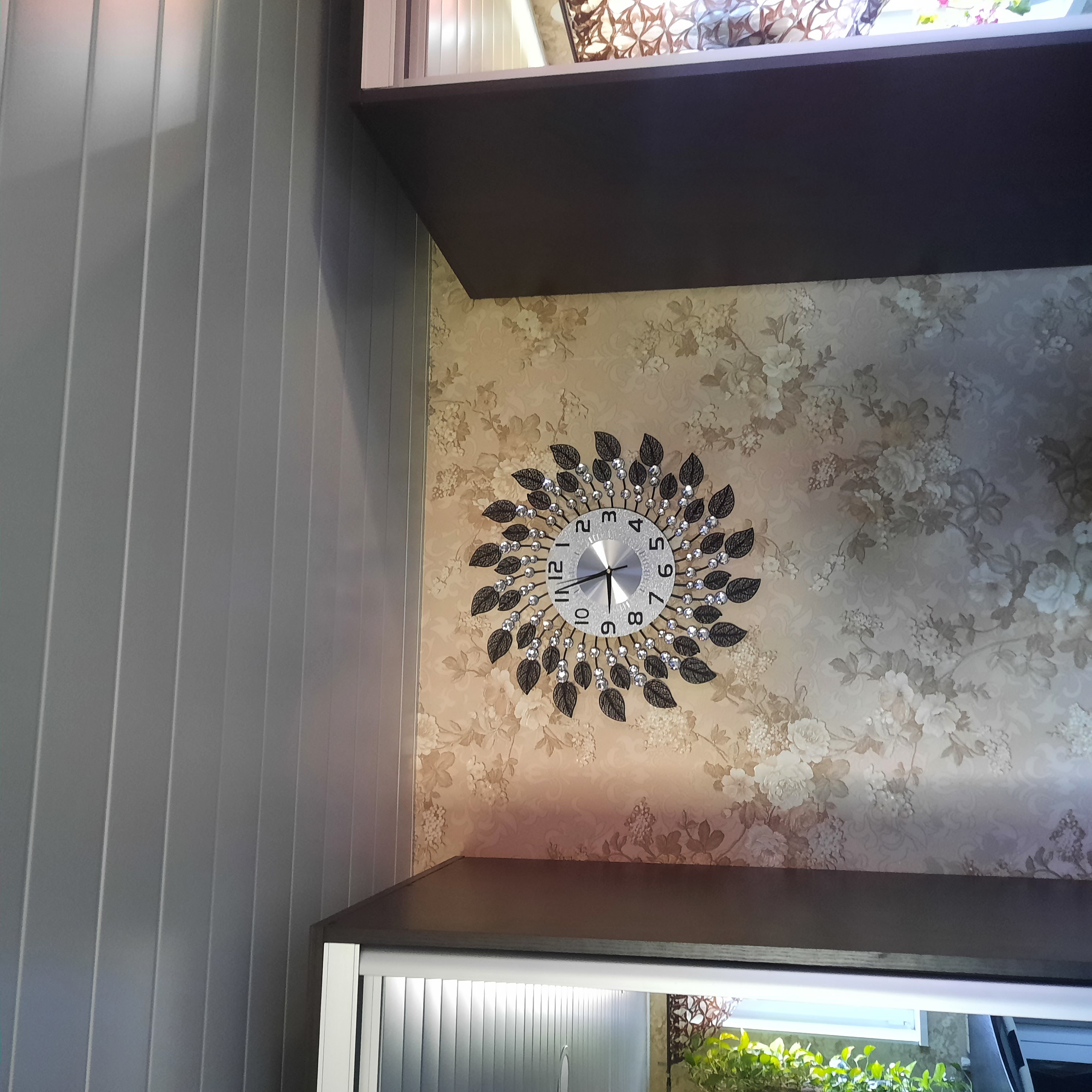 Фотография покупателя товара Часы настенные «Кастелла», серия: Ажур, плавный ход, 50×50 см, d=22 см - Фото 4