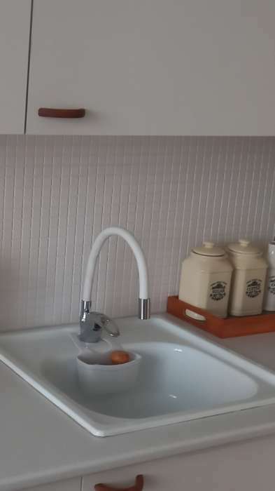 Фотография покупателя товара Смеситель для кухни ZEIN Z2110, однорычажный, гибкий излив, картридж 40 мм, белый/хром - Фото 1