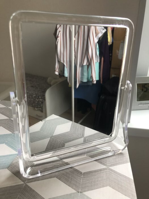 Фотография покупателя товара Зеркало настольное, двустороннее, зеркальная поверхность 12 × 15 см, цвет прозрачный - Фото 2