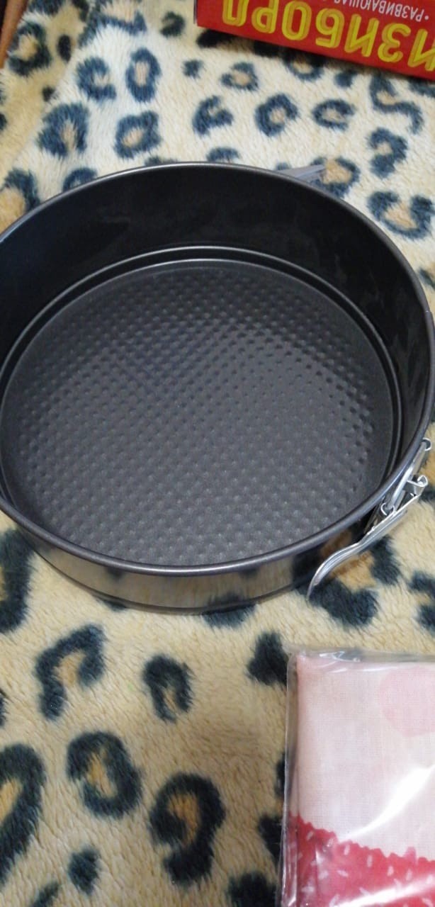 Фотография покупателя товара Форма для выпечки Доляна «Элин. Круг», d=26 см, съёмное дно, антипригарное покрытие, цвет чёрный - Фото 9