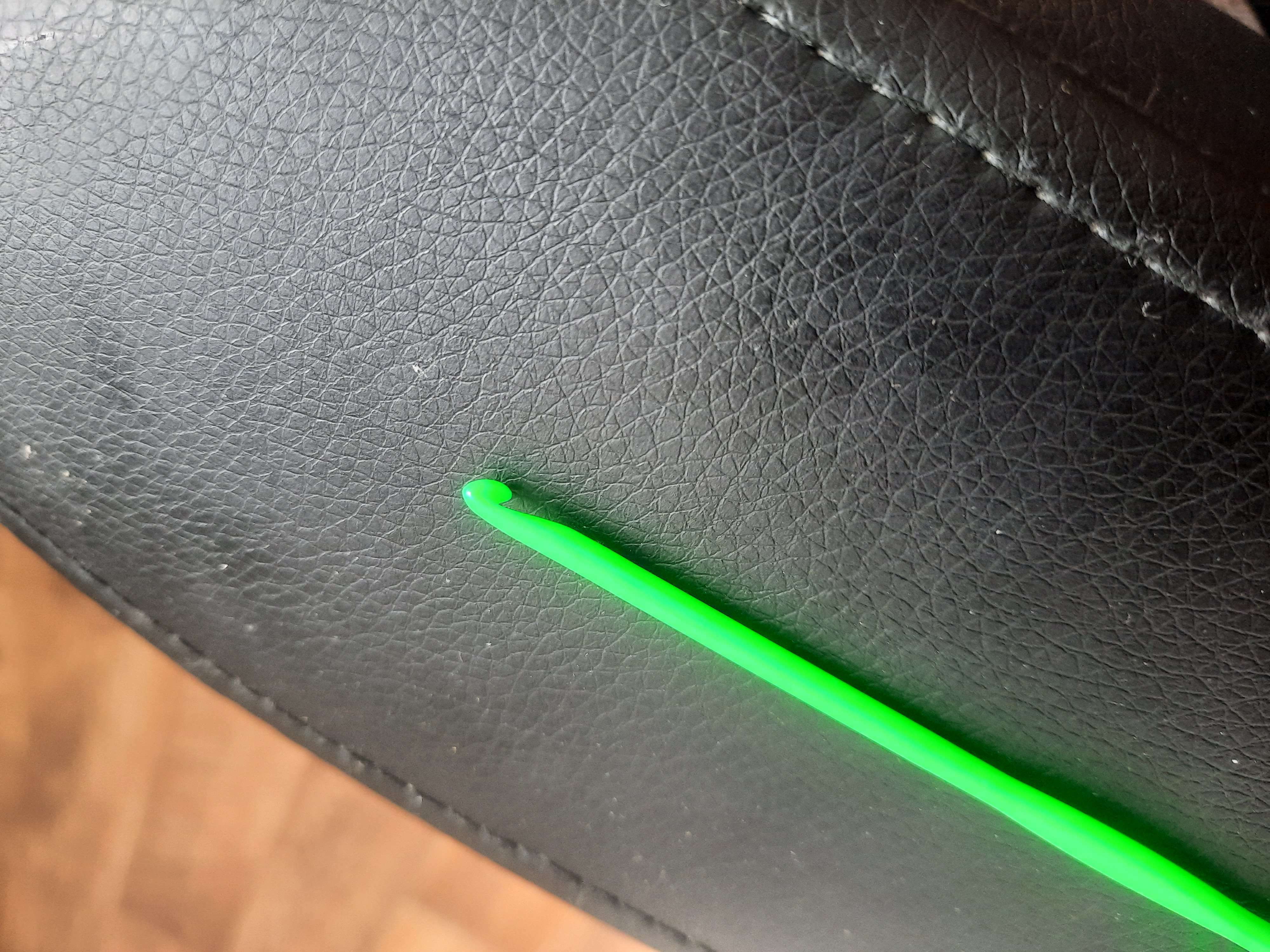 Фотография покупателя товара Крючок для вязания, d = 3 мм, 14 см, цвет зелёный