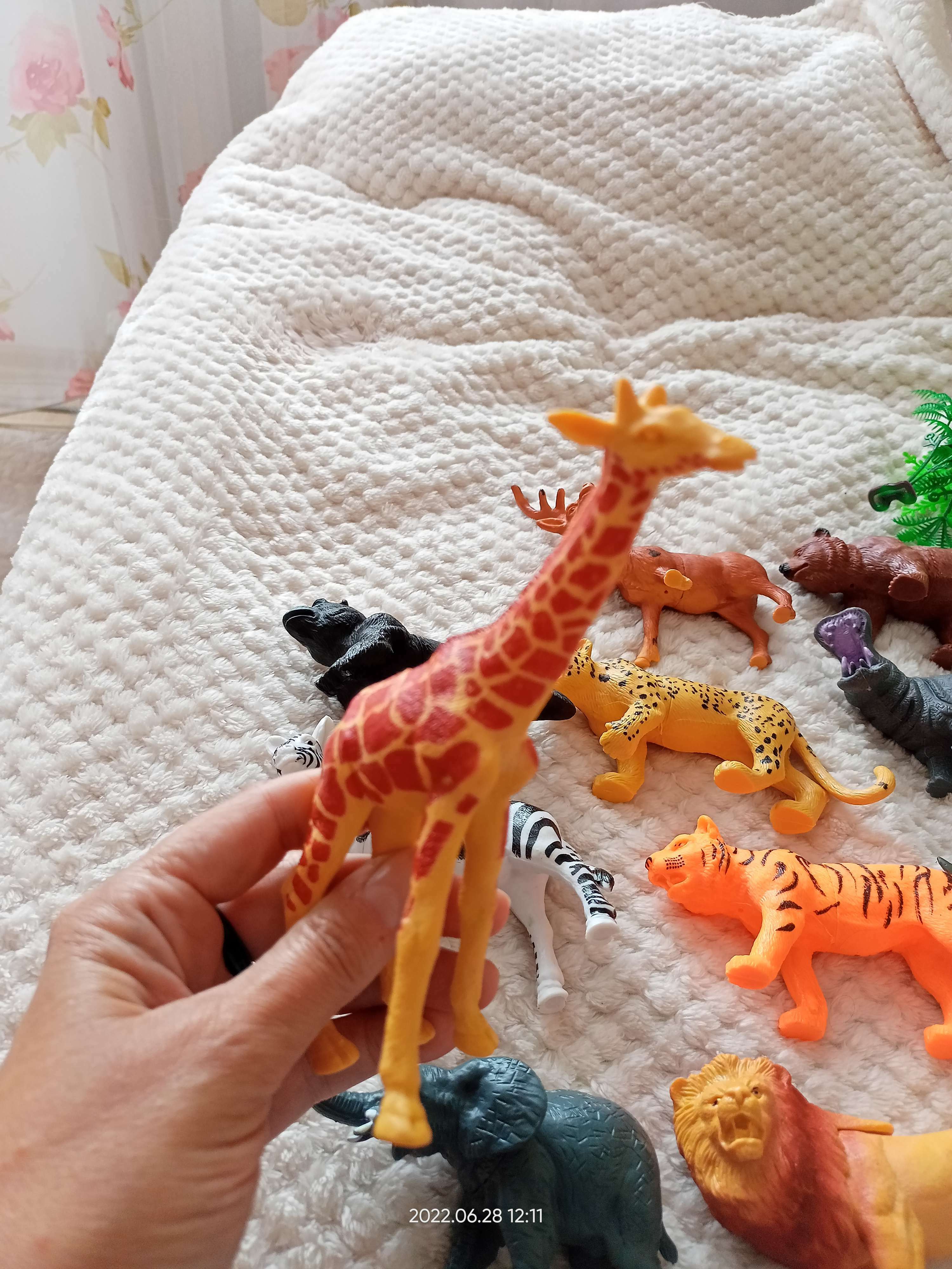 Фотография покупателя товара Набор фигурок животных «Удивительный мир», 12 предметов - Фото 4