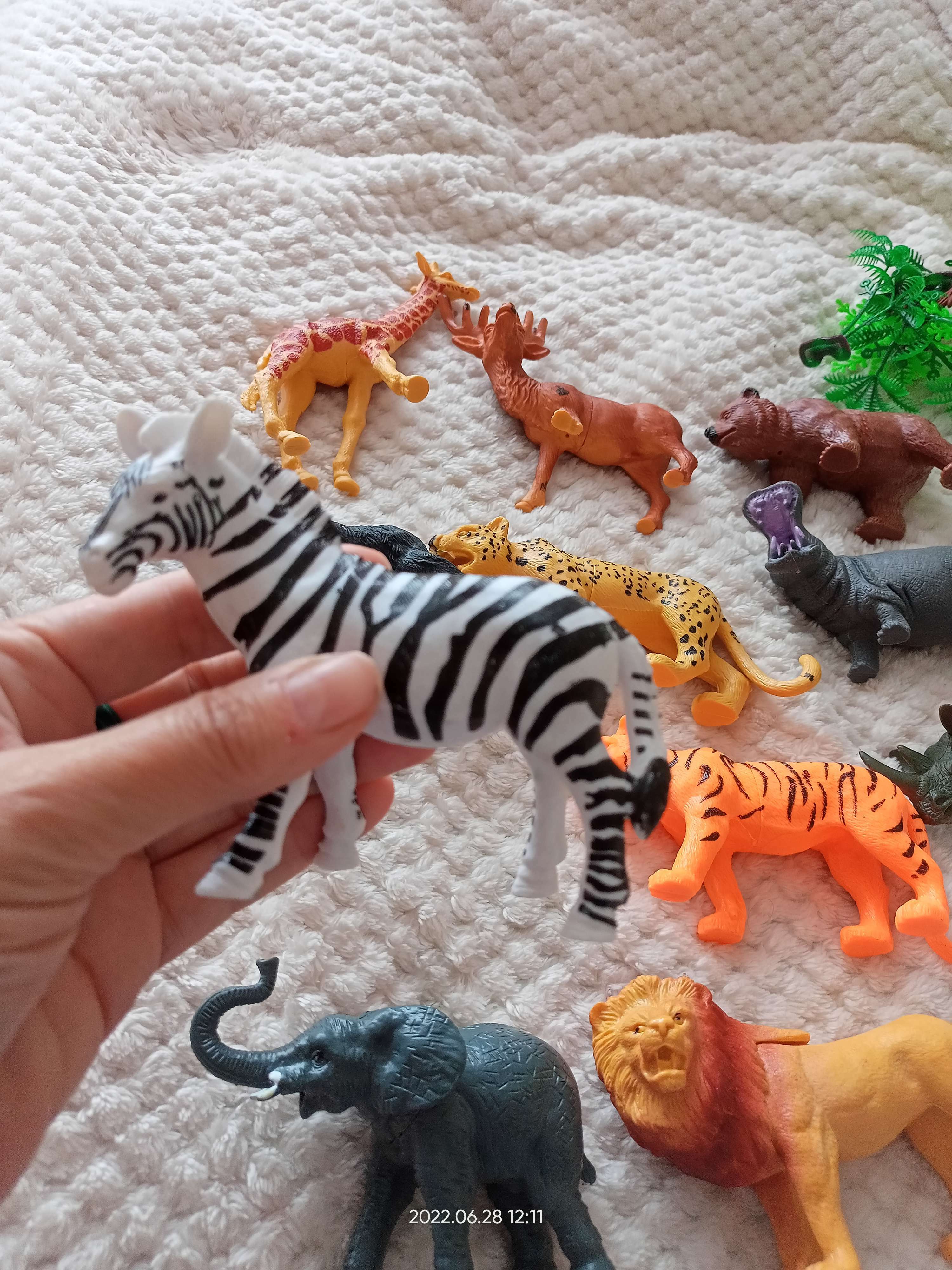 Фотография покупателя товара Набор фигурок животных «Удивительный мир», 12 предметов - Фото 7