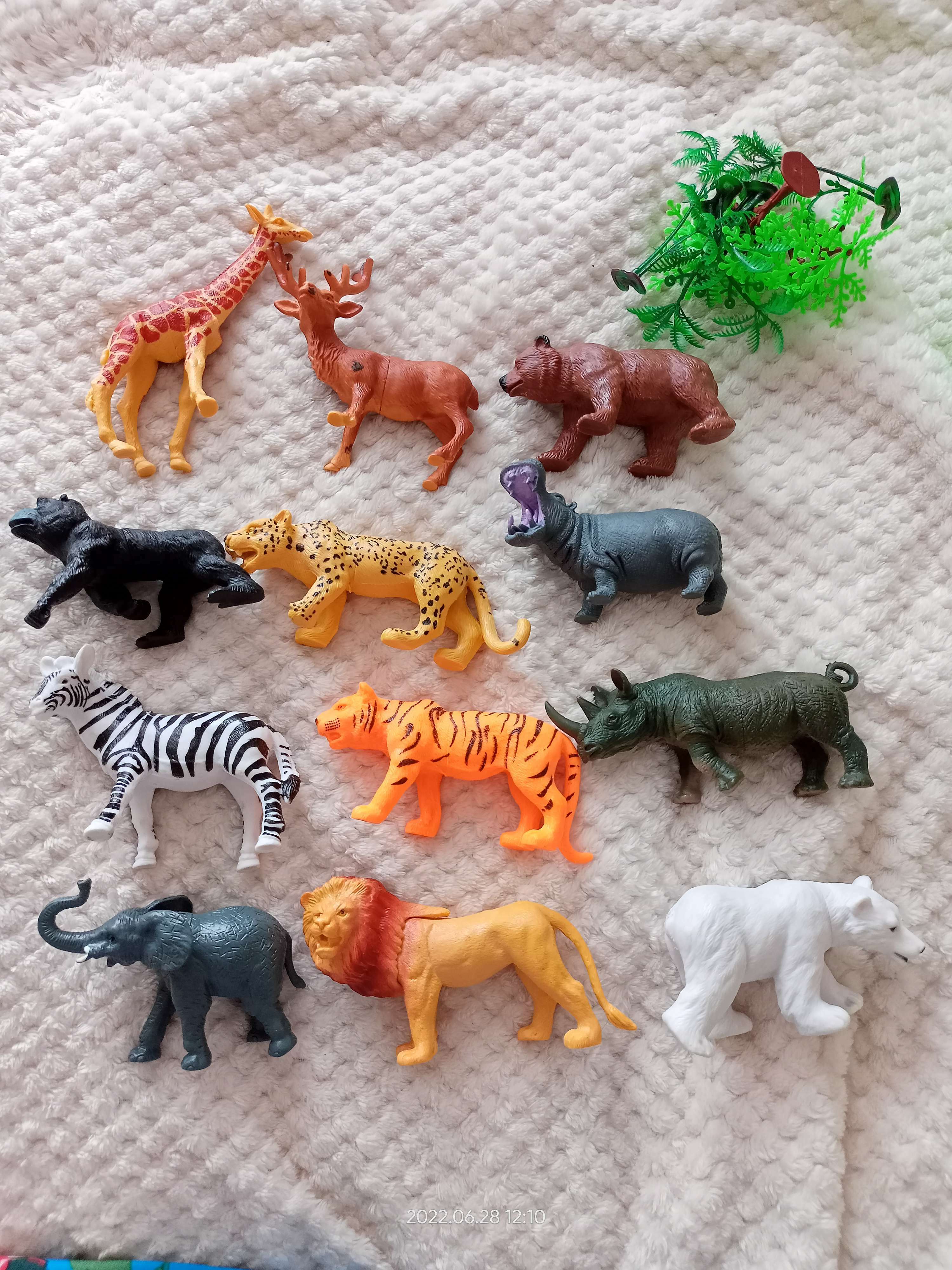 Фотография покупателя товара Набор фигурок животных «Удивительный мир», 12 предметов - Фото 5