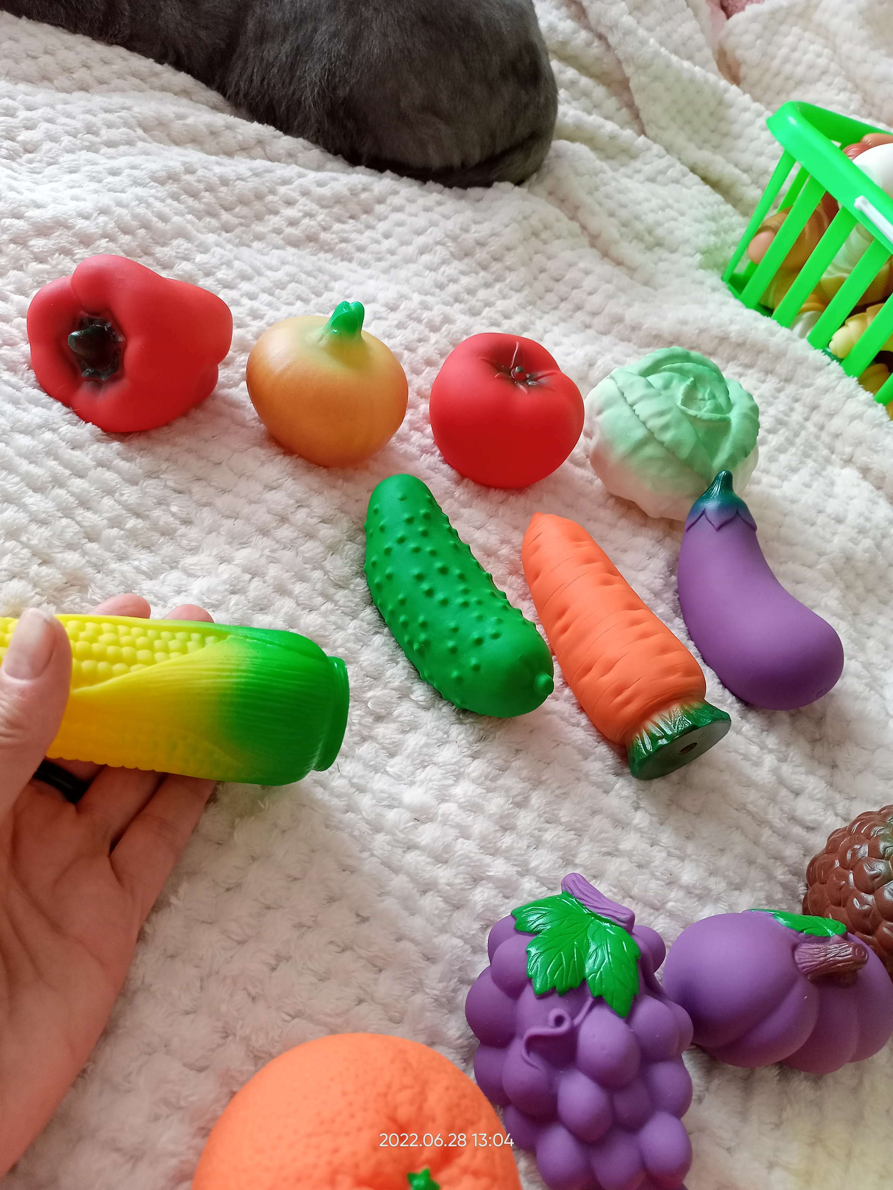Фотография покупателя товара Набор резиновых игрушек «Овощи» - Фото 4