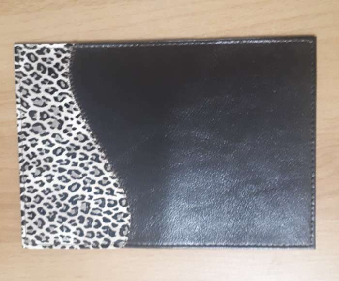 Фотография покупателя товара Обложка для паспорта, комбинированная, цвет чёрный/леопардовый - Фото 2