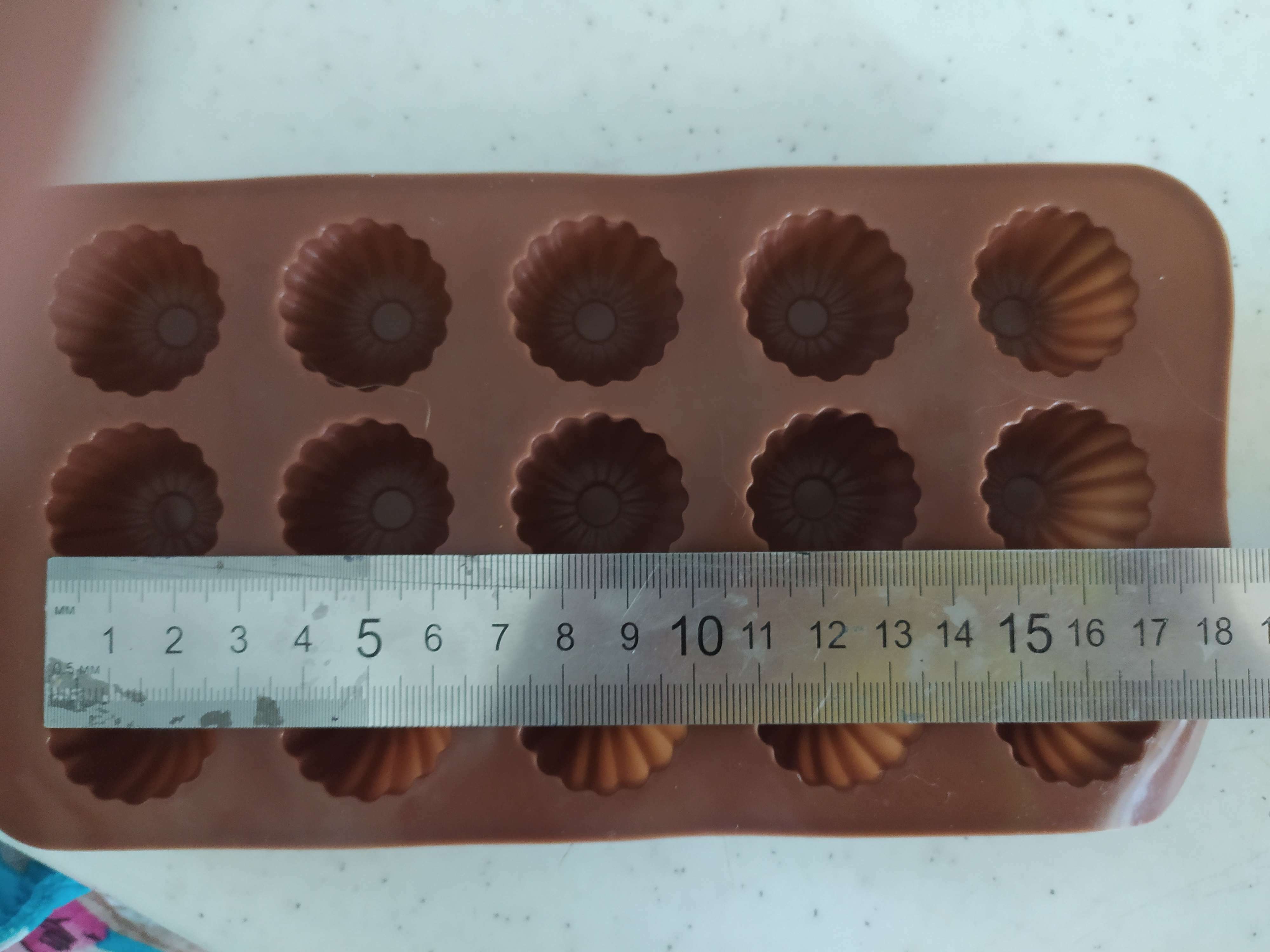 Фотография покупателя товара Форма для шоколада Доляна «Ассорти», силикон, 21,5×10,4×1,5 см, 15 ячеек, цвет коричневый - Фото 6