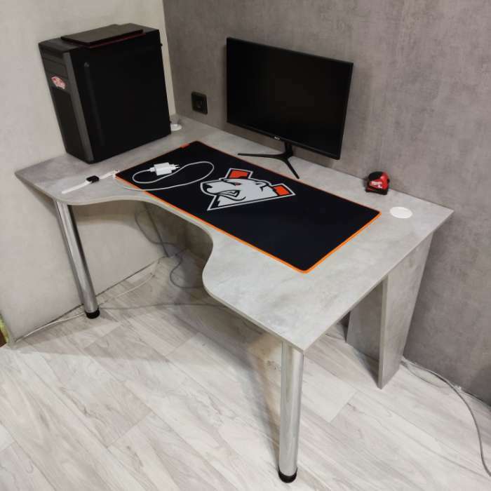 Фотография покупателя товара Стол компьютерный игровой с металлическими опорами «КСТ-18», цвет белый - Фото 5