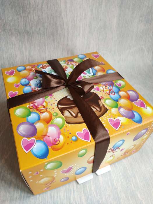 Фотография покупателя товара Коробка для торта "Happy Birthday", 24 х 24 х 12 см, 1,5 кг - Фото 1