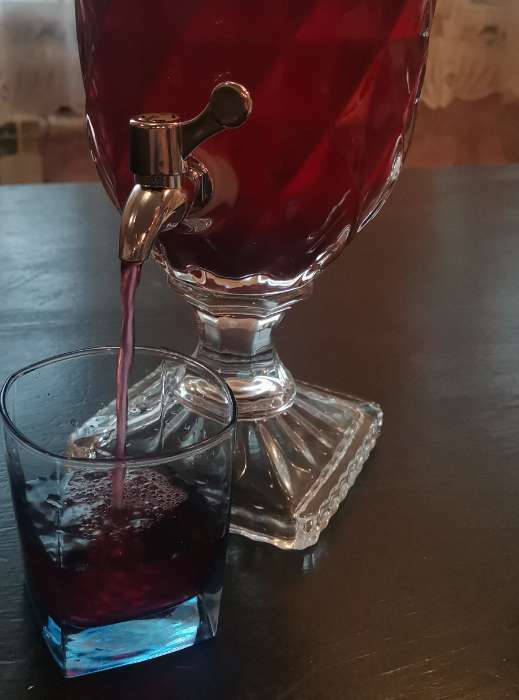 Фотография покупателя товара Диспенсер для напитков стеклянный «Восторг», 1,9 л, 19×15×46 см - Фото 3