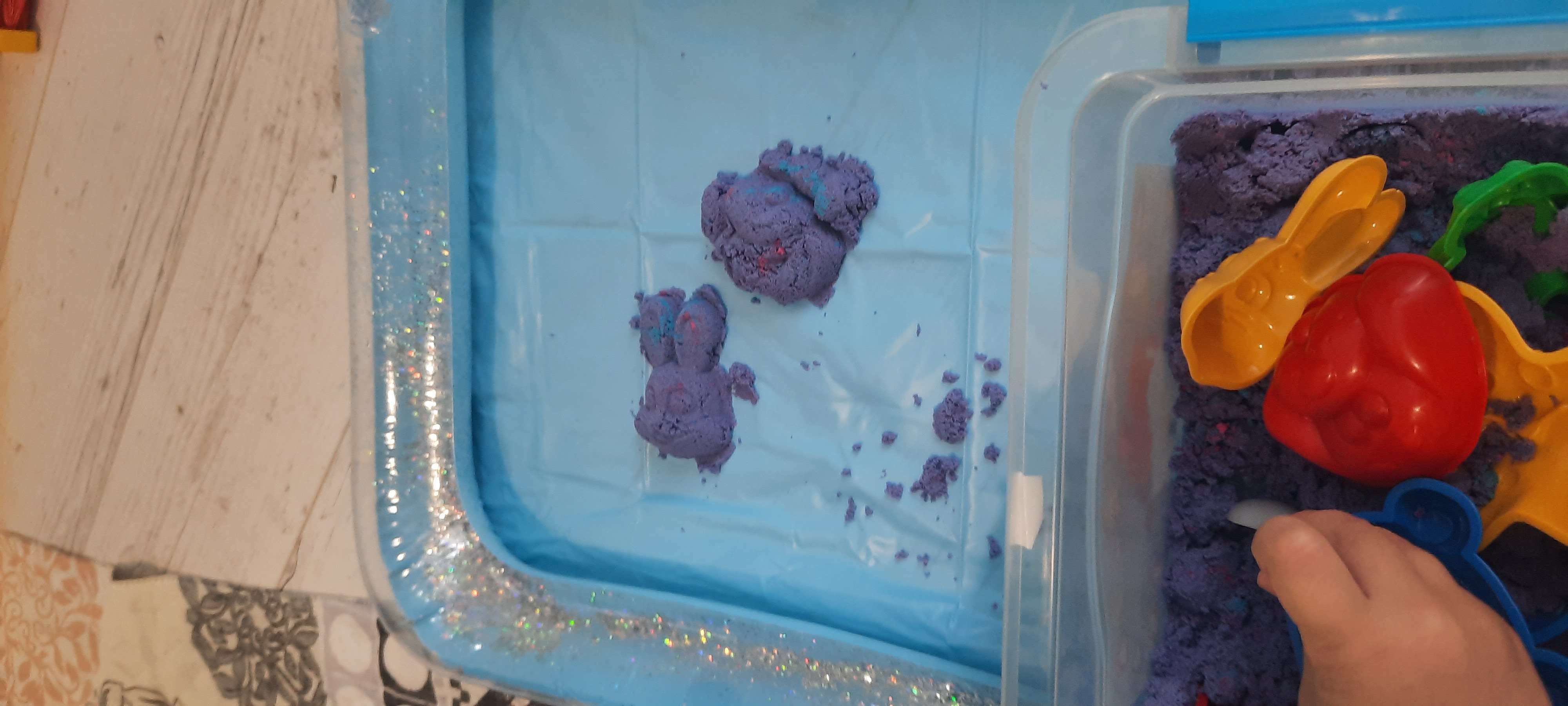 Фотография покупателя товара Надувная песочница с блёстками, 60х45 см, цвет голубой - Фото 2