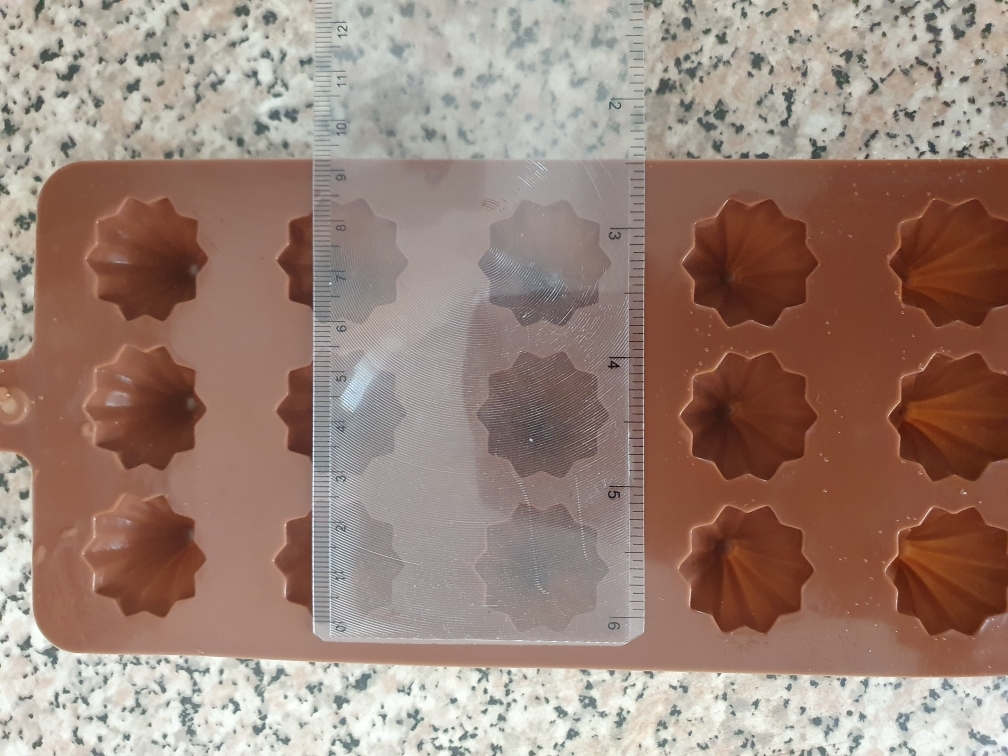 Фотография покупателя товара Форма для шоколада Доляна «Трюфели», силикон, 21×10×2,2 см, 15 ячеек, цвет коричневый - Фото 2