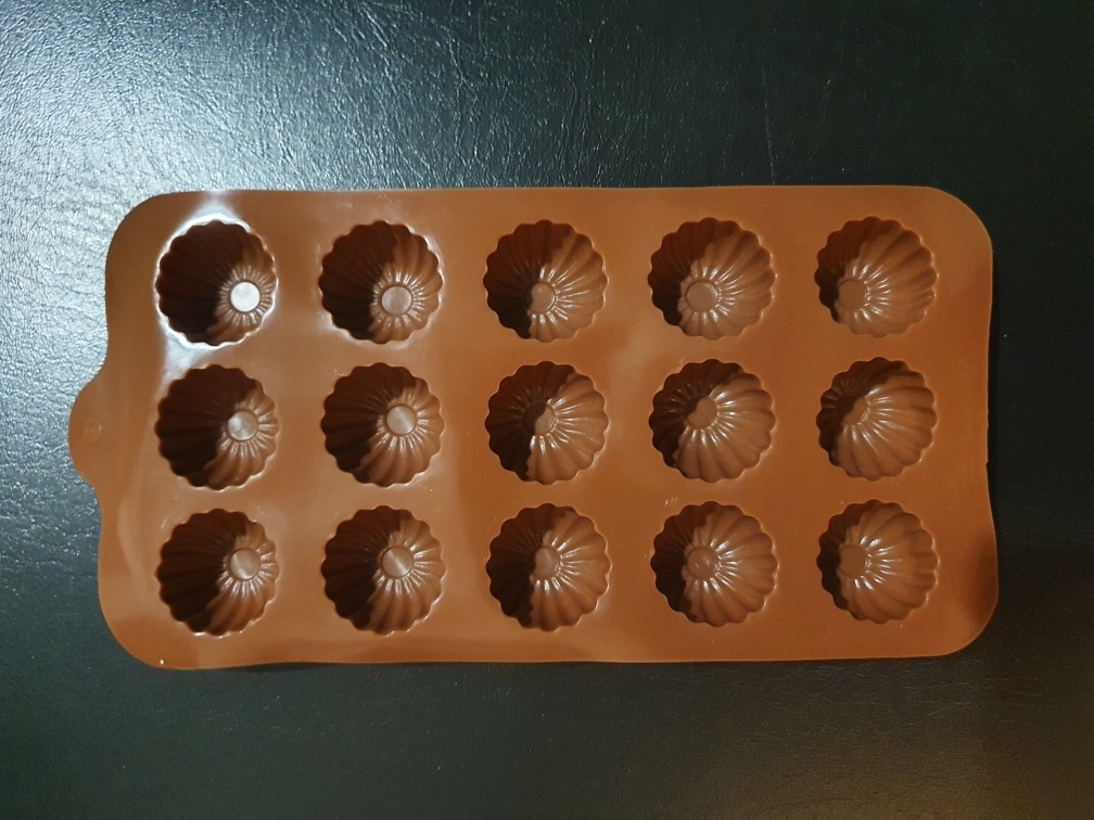 Фотография покупателя товара Форма для шоколада Доляна «Ассорти», силикон, 21,5×10,4×1,5 см, 15 ячеек, цвет коричневый - Фото 5