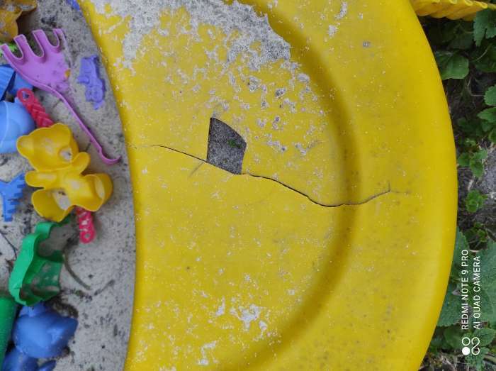 Фотография покупателя товара Песочница детская пластиковая, без крышки, 147 × 147 × 18 см, МИКС, «Ромашка»