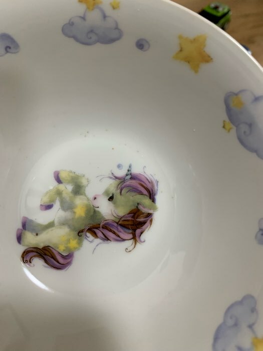 Фотография покупателя товара Набор детской посуды из керамики Доляна «Единорог», 3 предмета: кружка 230 мл, миска 400 мл, тарелка d=18 см, цвет белый - Фото 5